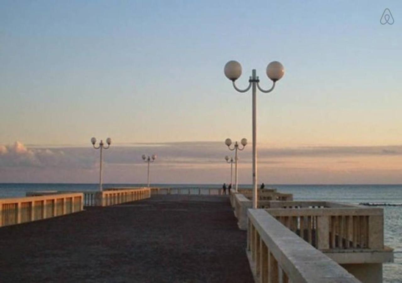 From Ostia Beach To Rome & Airport In A Heartbeat! Exterior photo